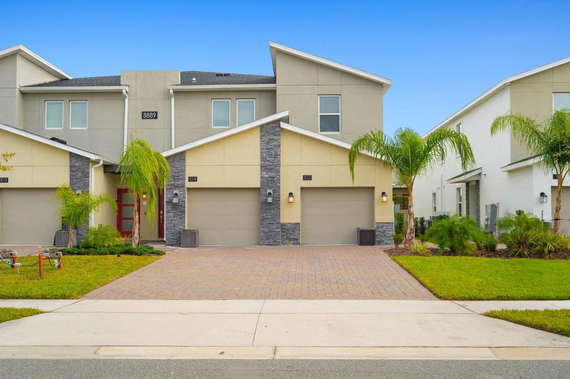 2bed2bath Next To W Free Water Park